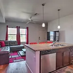 Spacious Denver Townhome Less Than Half Mi To Central Park!