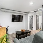 Basement With Full Kitchen And Near Downtown