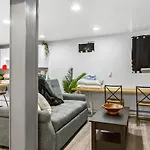 Basement With Full Kitchen And Near Downtown