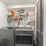 Basement With Full Kitchen And Near Downtown