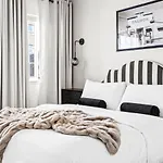 New Stylish Sanctuary - King Beds - Sloans Lake