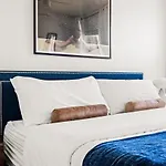 Bright & Modern Retreat - King Beds - Sloans Lake