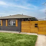Wild West Disco Haus! New Hot Tub, Patio + Gym