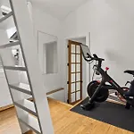Garden Retreat - Hot Tub - Peloton - Walk To Shops