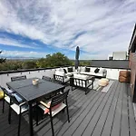 Spacious Th W/ Firepit, Mountain Views & Garage
