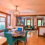 Cozy Bungalow Near Restaurants, Coffeeshops, Hospitals, A Prime Spot!