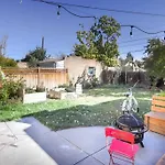 Cozy Bungalow Near Restaurants, Coffeeshops, Hospitals, A Prime Spot!
