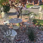 Pineapple House, Cozy Garden Apartment, City Center! Marble-Tiled Bathroom! Free Parking!