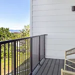 Landing Modern Apartment With Amazing Amenities