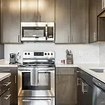 Landing Modern Apartment With Amazing Amenities