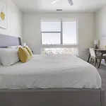 Landing Modern Apartment With Amazing Amenities