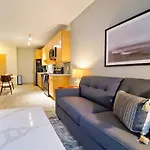 Landing Modern Apartment With Amazing Amenities