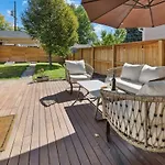 Stylish 2 Bedroom Apt Steps From Regis Tennyson St