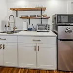 Stylish 2 Bedroom Apt Steps From Regis Tennyson St