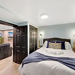 Charming & Updated Garden Level In Heart Of Denver