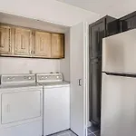 Sunny Suburban Getaway 4Br 3Ba Condo W Pool