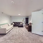 Ranch-Style Home Retreat Walk To Light Rail