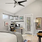 Highlands Square Bungalow - Private Yard - Garage