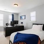 Spacious Family Friendly Townhome In Central Park