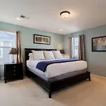 Spacious Family Friendly Townhome In Central Park