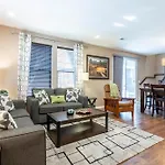 Spacious Family Friendly Townhome In Central Park