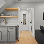 Broadway Dog-Friendly Loft With Parking