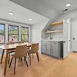 Broadway Dog-Friendly Loft With Parking