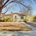 Centrally Located Denver Retreat With Yard And Grill!
