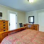 Centrally Located Denver Retreat With Yard And Grill!
