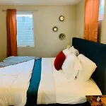Unique Cozy Lower Unit With Two Bedrooms & Privacy