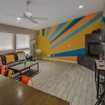 Sunny Family Home In Denver With Huge Yard And Hot Tub