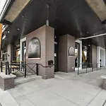 2880: Polished Stayscape At Espadin