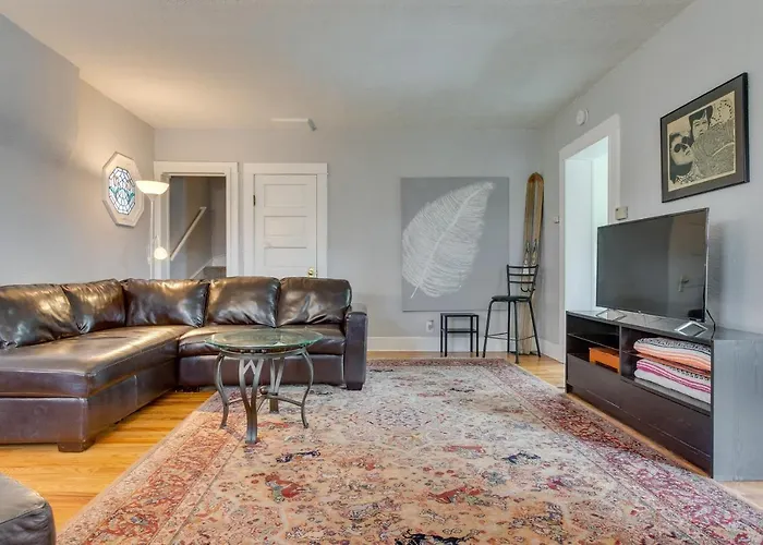 Denver Home With Fireplace - Near Golf And Restaurants