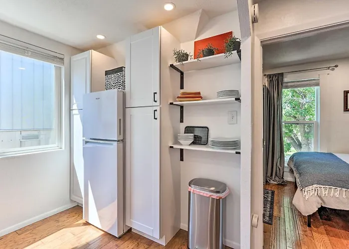 Chic Denver Apartment About 2 Mi To Downtown!