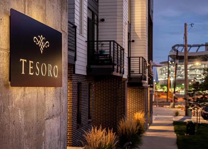 Contemporary Condo - Grill - Balcony - Tesoro