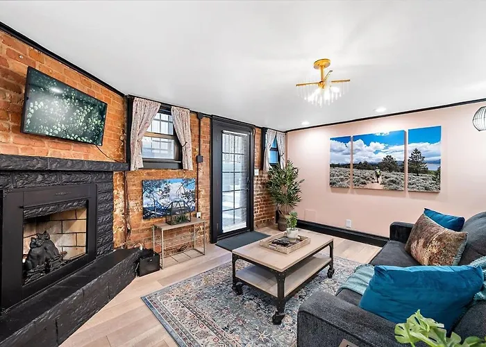 Charming & Updated Garden Level In Heart Of Denver