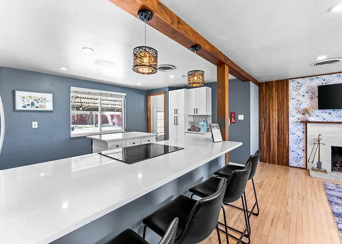 Charming Denver Home Close To Attractions