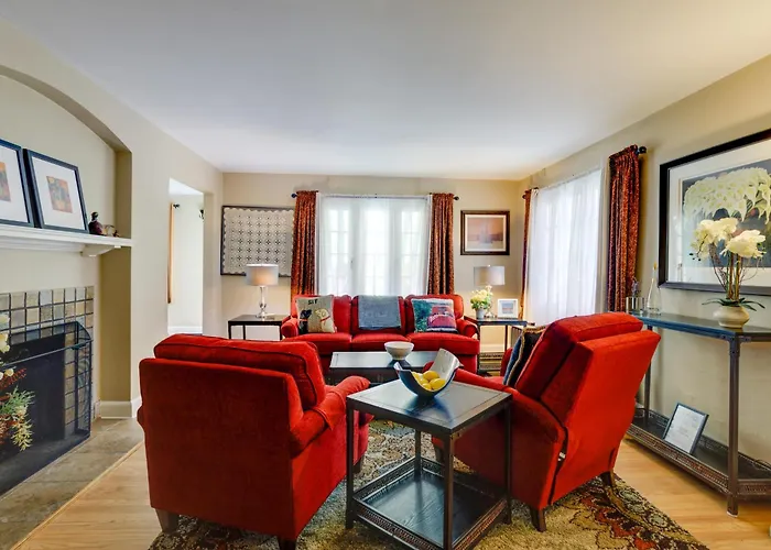 Centrally Located Denver Retreat With Yard And Grill!