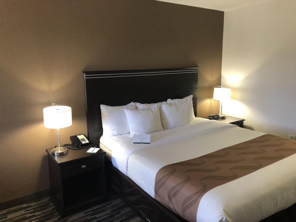 Quality & International Airport 3*