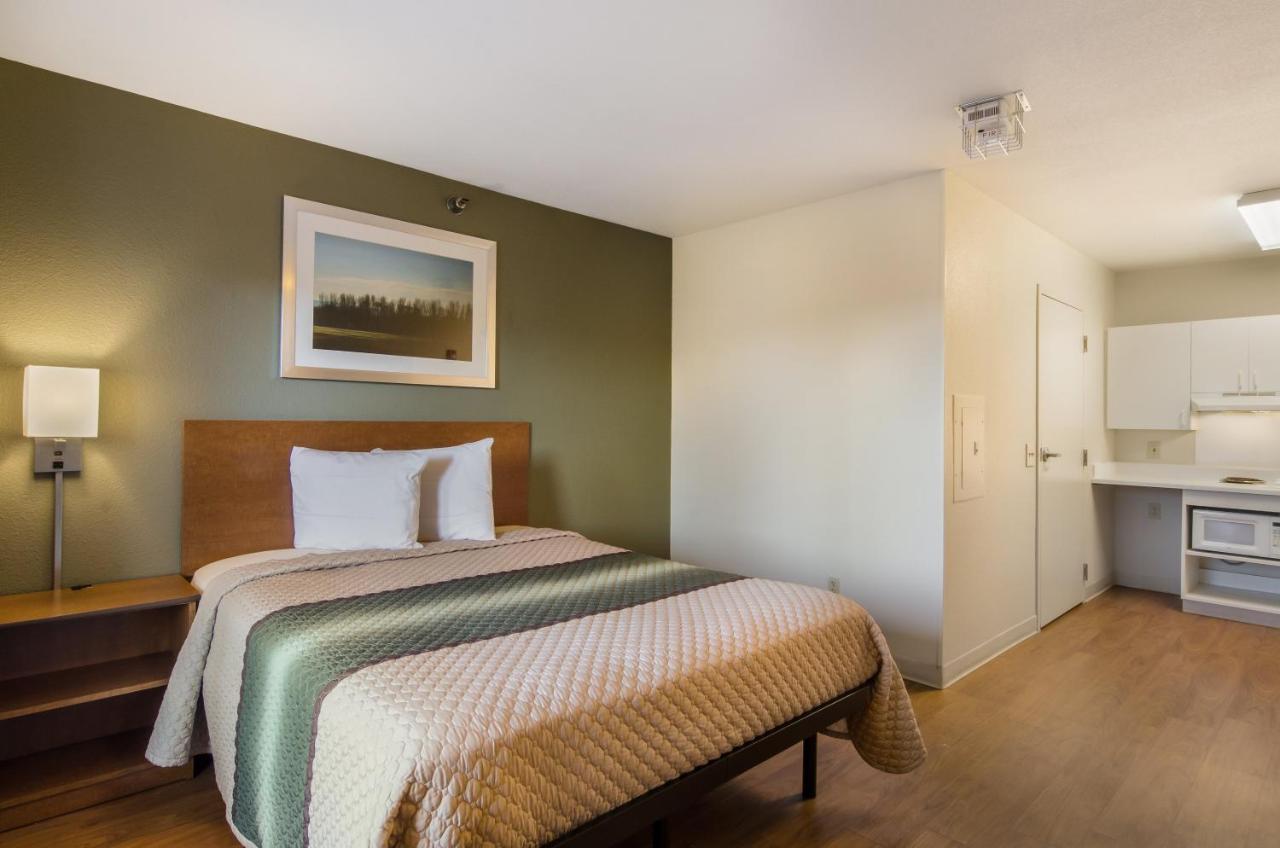 Hometowne By Red Roof - Glendale/ Cherry Creek 2*