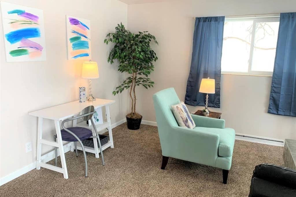 2 King Beds In Cool Upper Unit In Apartment
