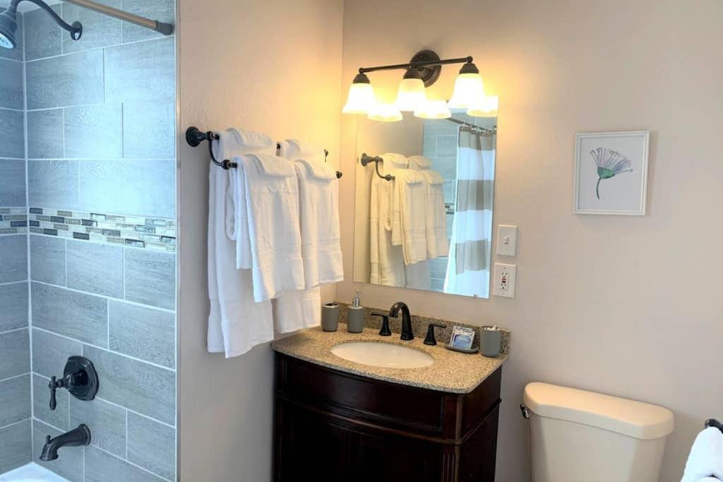 2 King Beds In Cool Upper Unit In Denver