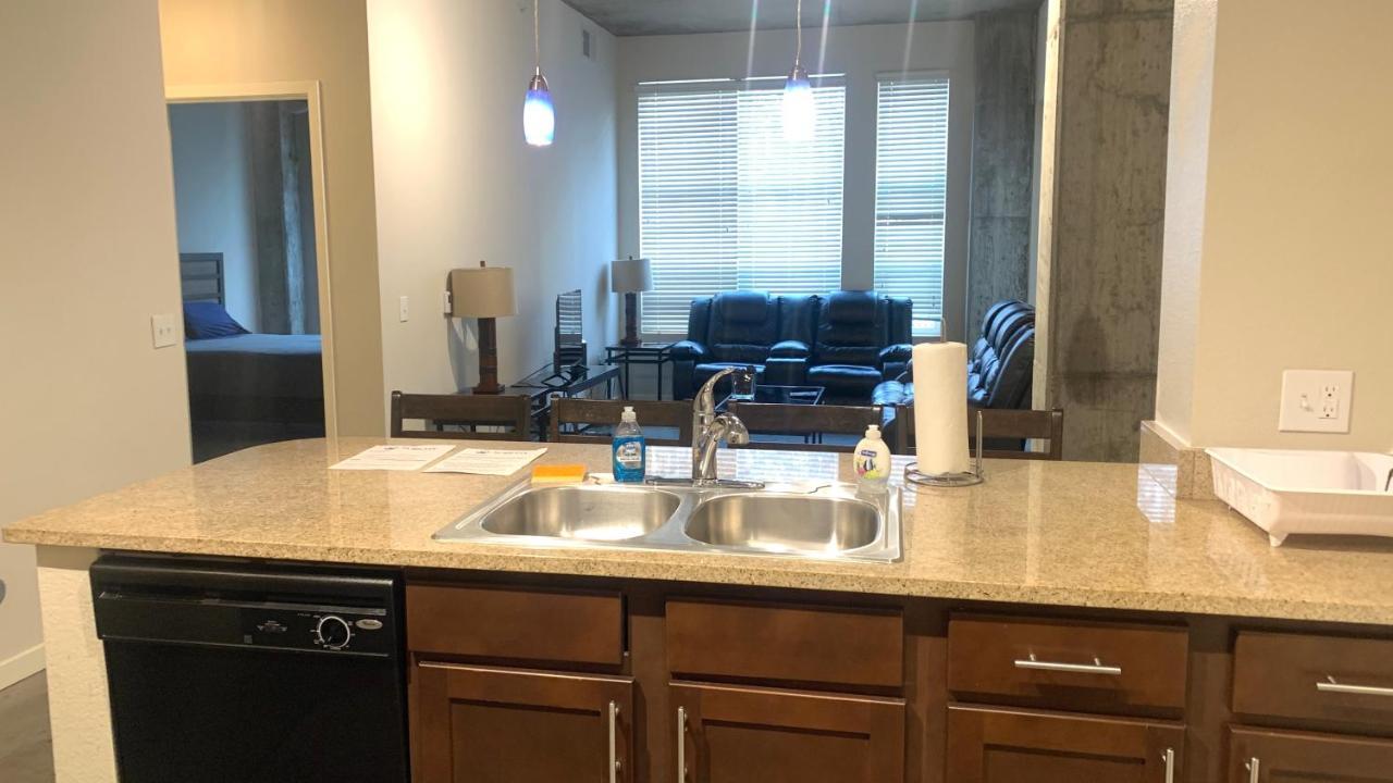 Apartment Ballpark 30 Day Stays *