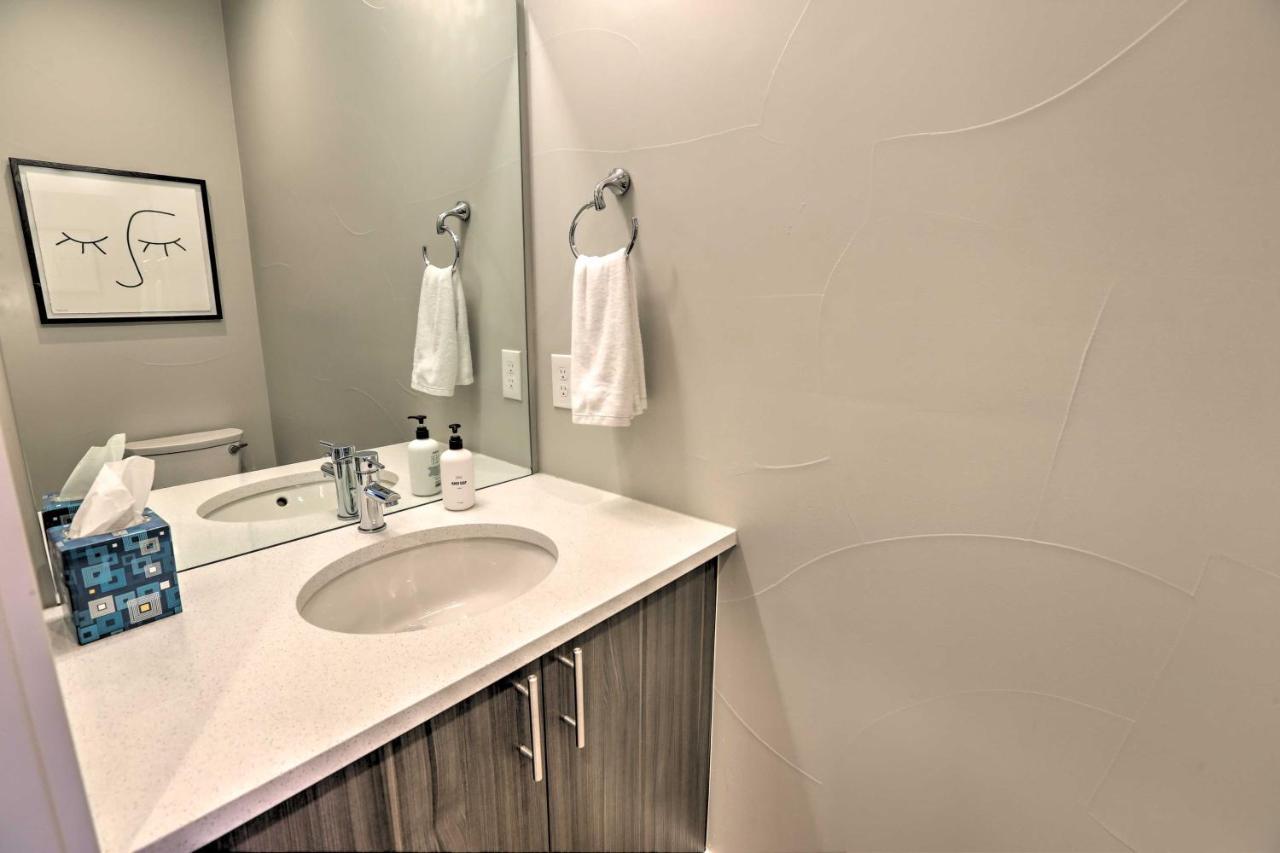 Townhome With Rooftop Deck Walk To Mile High * Denver
