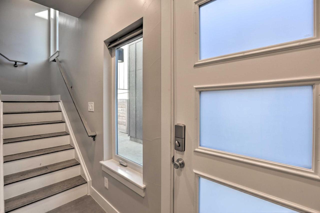 Townhome With Rooftop Deck Walk To Mile High Holiday home