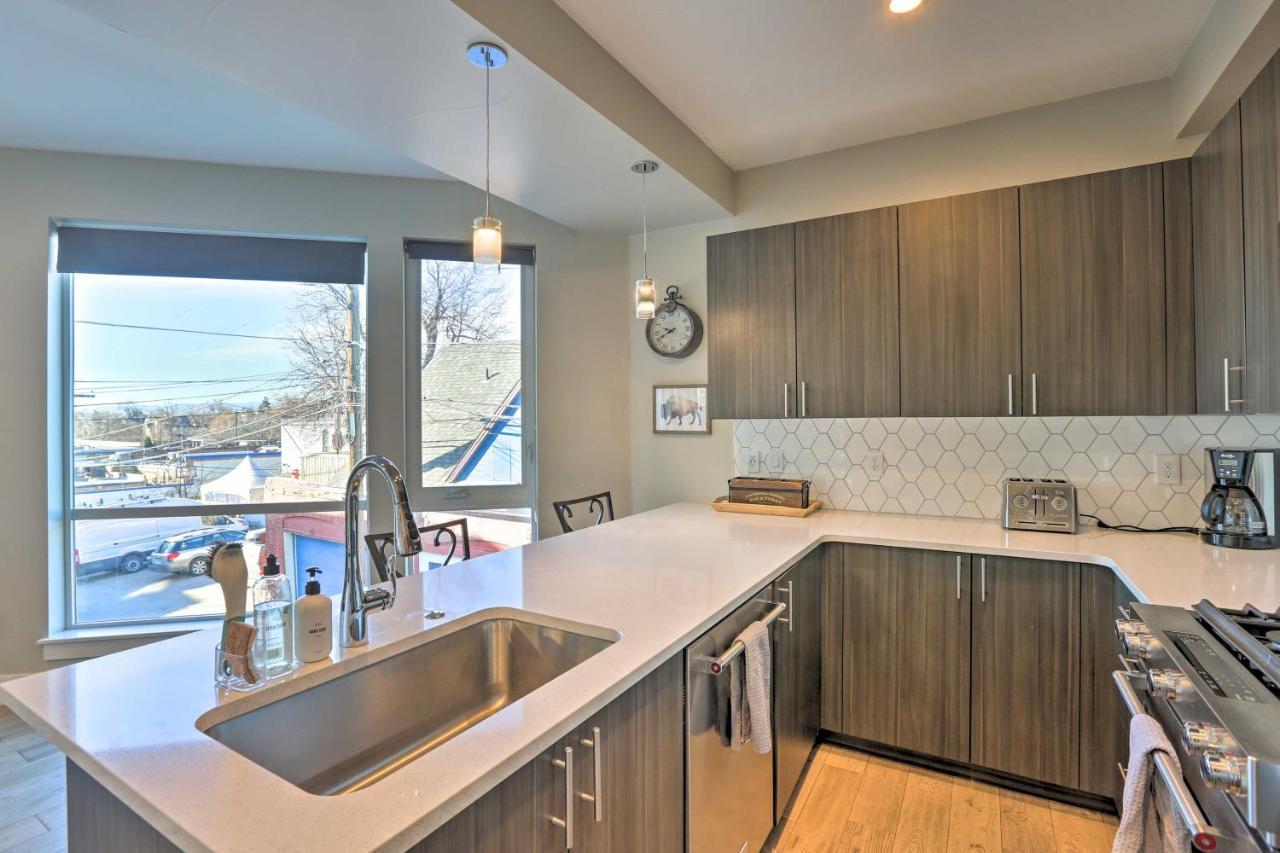 Townhome With Rooftop Deck Walk To Mile High * Denver