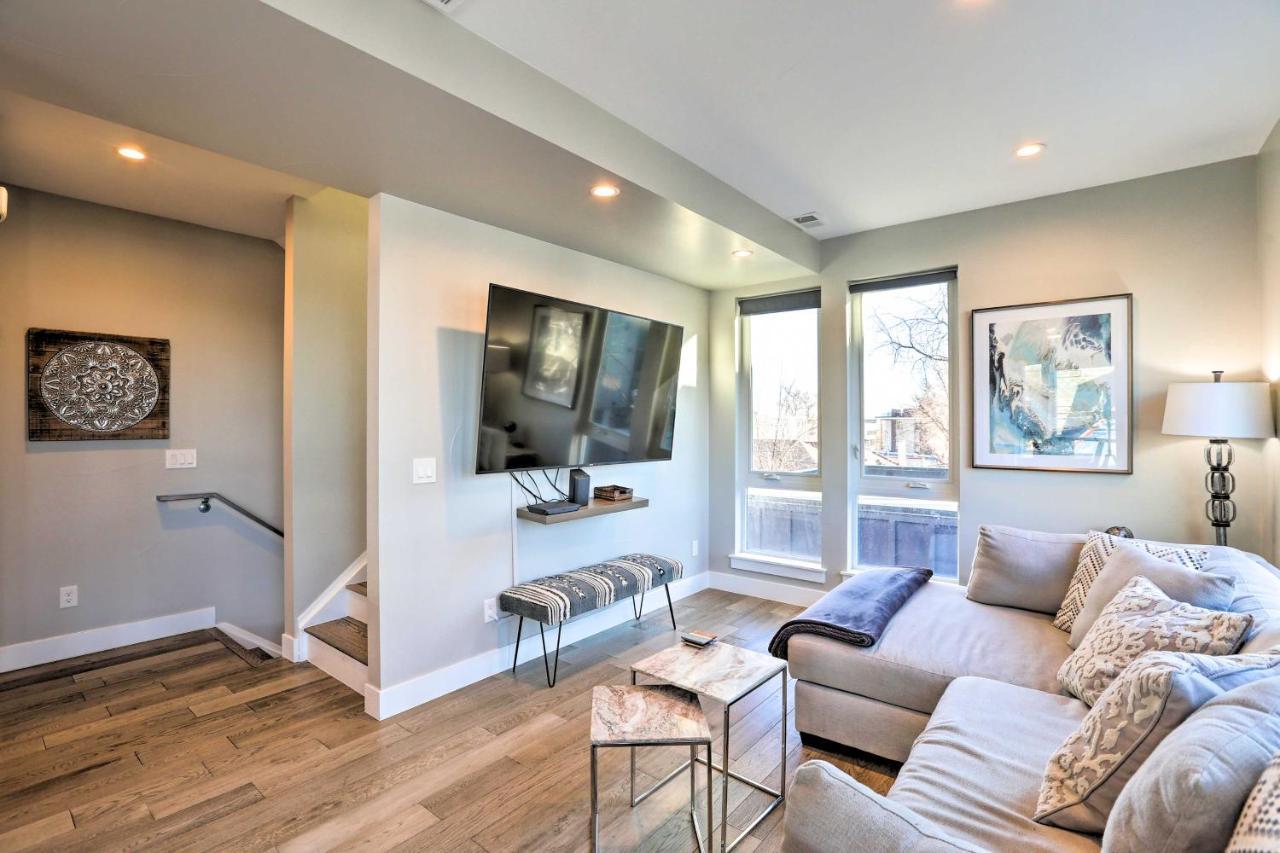 Holiday home Townhome With Rooftop Deck Walk To Mile High *