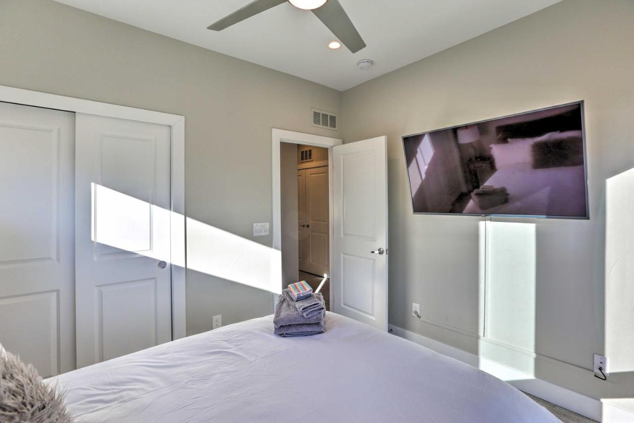 Townhome With Rooftop Deck Walk To Mile High Holiday home *