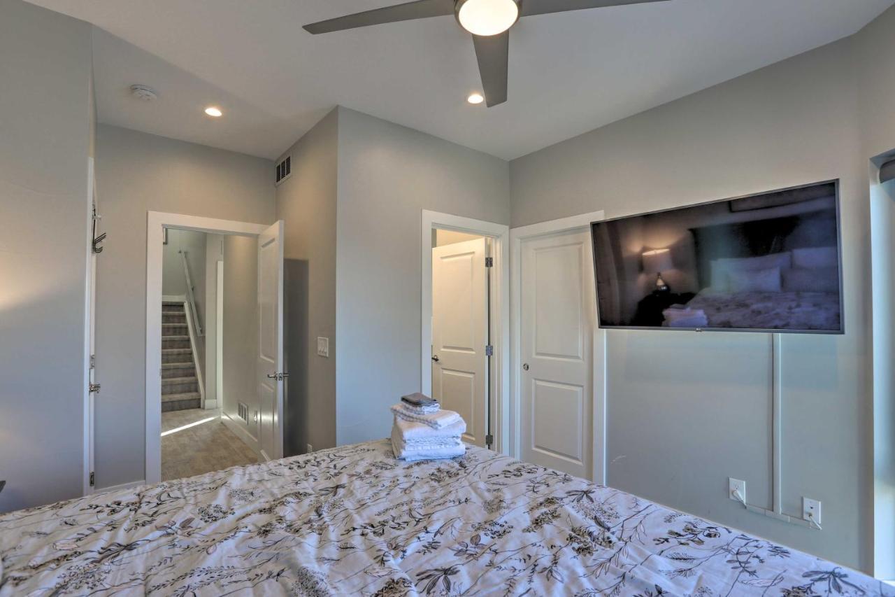 Townhome With Rooftop Deck Walk To Mile High Holiday home *