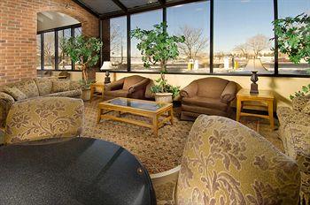 Spark By Hilton East I 70 Hotel 2*